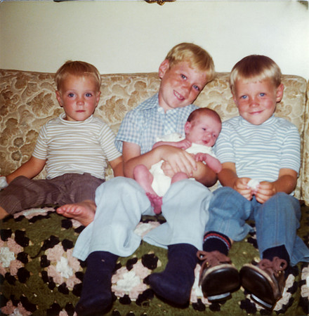 HF 1975 - Brothers on the Couch